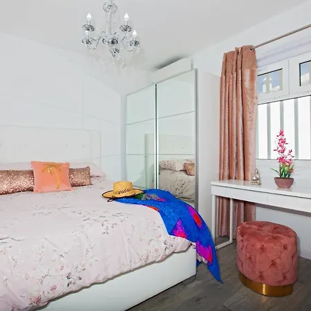 Luciente - 3 Bedroom - Great Pool Area - Perfect For Families Villa *
